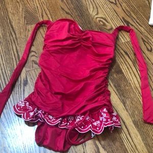 Juicy royalty one piece bathing suit 🌸